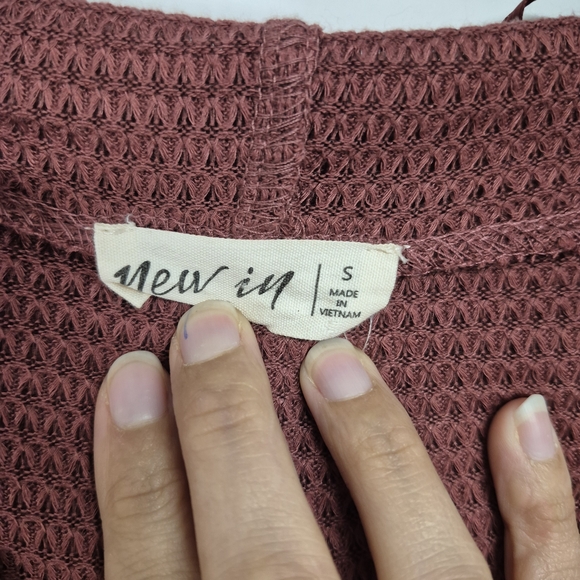 New In Raw Edge Detail Hooded Knit Woman's Top Dark Mauve Size Small - Picture 7 of 9